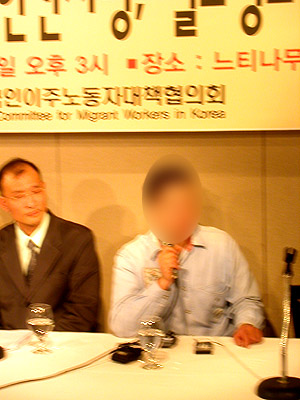 기자회견에 참석해 증언한 누응틴 씨. 주최측 요청에 따라 얼굴을 공개하지 않았다.