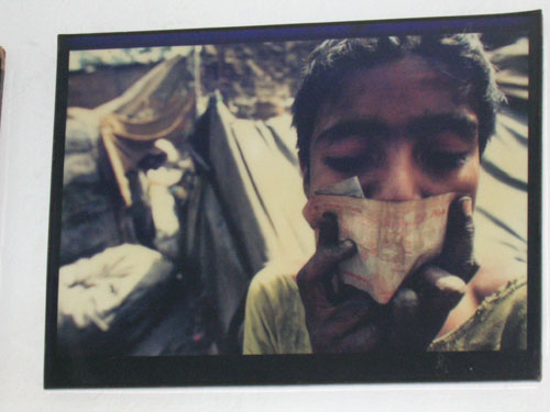 네팔의 아이들은 하루 1천원도 되지 않는 돈을 벌기 위해 하루 10시간에 달하는 중노동을 감수해야만 한다. [출처] CWIN