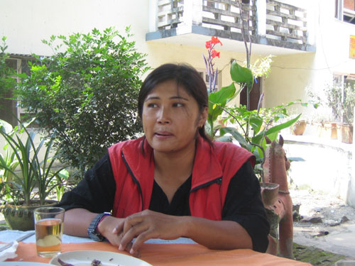 네팔노동조합연맹(GEFONT)에서 아동노동분야를 담당하고 있는 만주타파 활동가. 그녀는 과거 한국에서 이주노동자로 일하며 이주노동자 권익 쟁취를 위해 투쟁했던 경험을 가지고 있다.