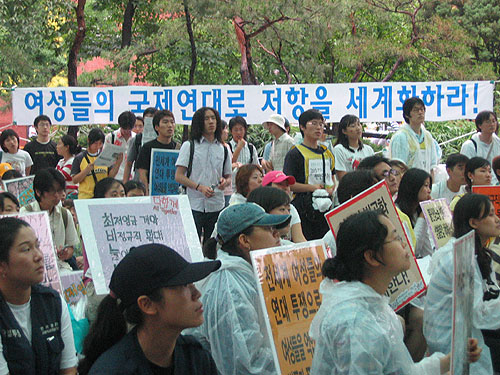 7월 3일 서울 마로니에 공원에서 열린 '세계여성행진과 함께 빈곤과 폭력에 저항하는 여성행진'