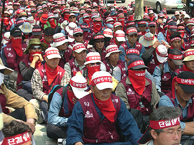 기자회견에 참석한 울산건설플랜트 노동자들