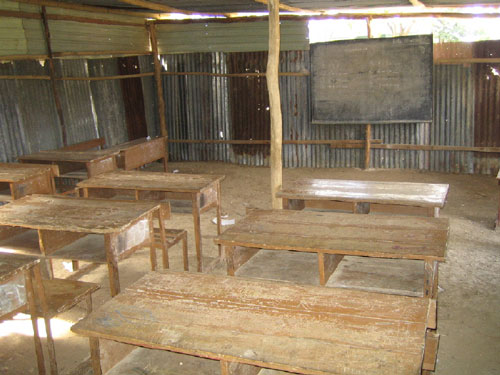 뚜뚜 왈라 지역에 위치한 학교 건물 내 외부 모습. 동티모르의 미래가 이 곳에서 자라나고 있다.