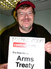 무기거래조약을 지지하는 마이클 무어<출처; http://www.amnesty.or.kr/cac6.php>