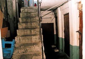 쪽방 건물의 내부 모습<br />
<출처; www.kehcnews.co.kr>