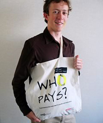 슈퍼마켓 캠페인의 일환으로 국제원조행동 영국위원회는 쇼핑백을 판매하고  있다. [출처] 국제원조행동 영국위원회(www.actionaid.org.uk)