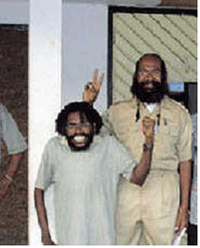 자야푸라 감옥에 갇혀있는 유삭과 필립<출처; www.freewestpapua.org>