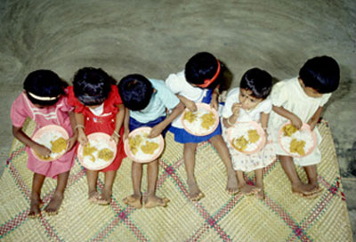 일부 나라에선 식량이 넘쳐나고 버려지고 있는 이때, 여전히 많은 사람들은 일상적인 굶주림에 노출되어 있다.<출처; www.fao.org>