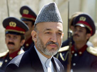 아프가니스탄 초대 대통령 하미르 카르자이 <br />
<출처; www.achievement.org>
