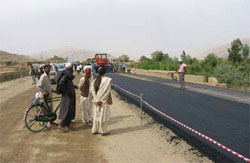 카불-칸다하르 고속도로 <br />
<출처; www.uspi.org>