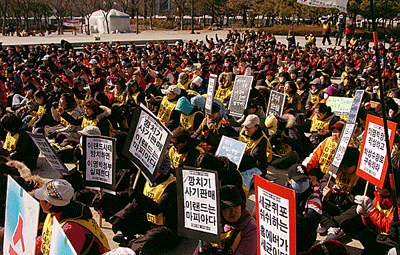 여전히 싸울 수밖에 없는 사람들을 등지고 '인권시계'는 얼마나 거꾸로 돌아갈 것인가.