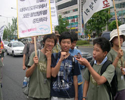 어린이도, 청소년도 함께 한 평화의 걸음 <사진 출처: 285리 평화행진단>