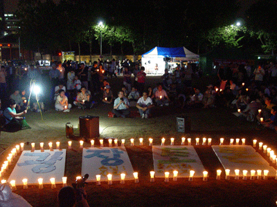 광장에서 토론하는 모습은 촛불집회 곳곳에서 볼 수 있는 풍경이었다. [출처 ; 민중언론참세상]