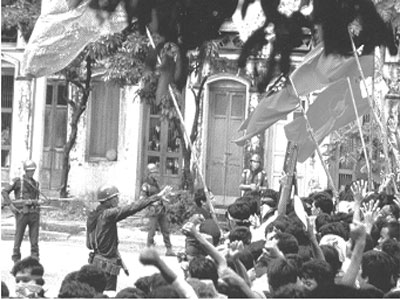 버마 민주화운동의 상징 8888. 1988년 8월 8일 버마 민주화운동 당시 민중들의 시위 모습<출처; 8888 버마 민중항쟁 18주년 기념 자료집>