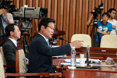 [사진설명] 국회에서 증언하고 있는 김용판 전 서울경찰청장