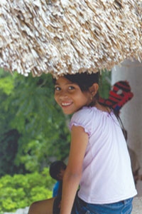 선주민-여성-아동에 대한 인권침해는 2중, 3중의 구조를 갖고 있다. 이 아이가 멕시코에서 밝은 미소를 지켜나갈 수 있을까?<출처; www.fundacionkinik.org>