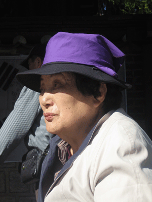 민가협 초기부터 4년간 의장을 하였으며 현재까지 왕성한 활동을 하시는 임기란 님 모습. 얼마전 팔순 잔치를 하셨다.