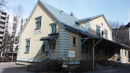 ‘핀란드 병역거부자연합’을 비롯한 평화단체들이 함께 사용하고 있는 ‘Peace Station' 건물 모습.<br />
