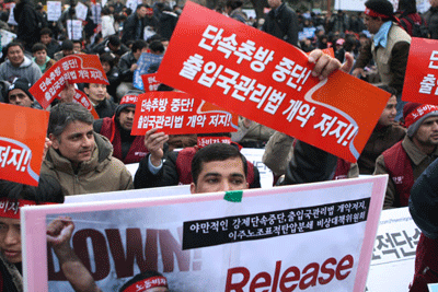 밀입국 과정의 인권침해, 단속과 추방 등은 언제든 이주노동자의 생명을 앗아갈 준비가 되어있다. (출처 : 민중언론 참세상)