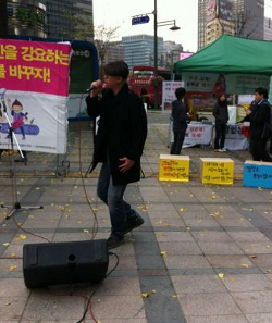 대학거부 거리행동 때 아무것도 안 정하고 즉석으로 만든 프리스타일 공연