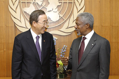 10월 12일 반기문 장관이 코피 아난 유엔 사무총장을 만났다.<출처; 유엔 홈페이지>